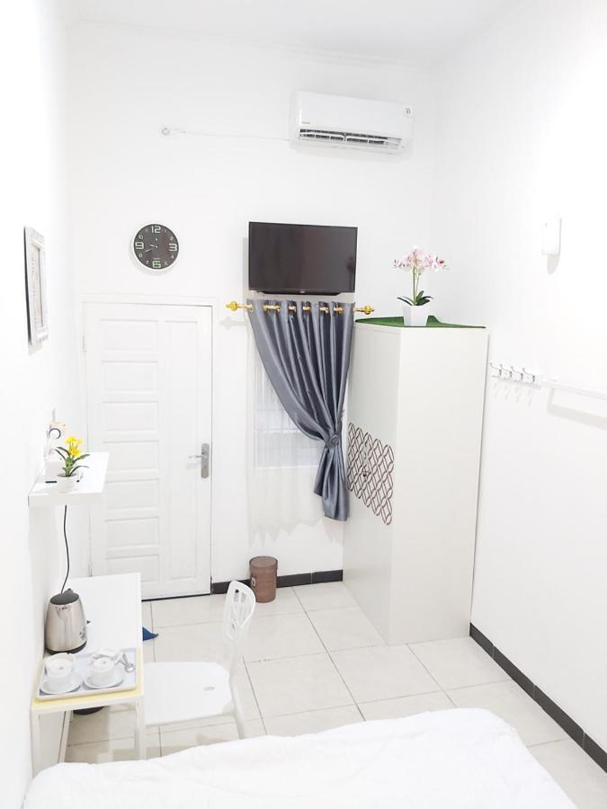 Alex Hostel 2 Palembang Exterior photo